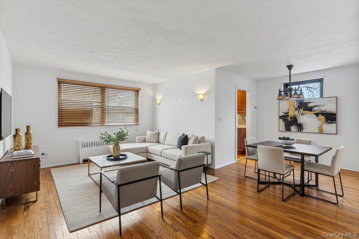 #4 photo, 19918 19th Avenue, קווינס Whitestone , NY 11357