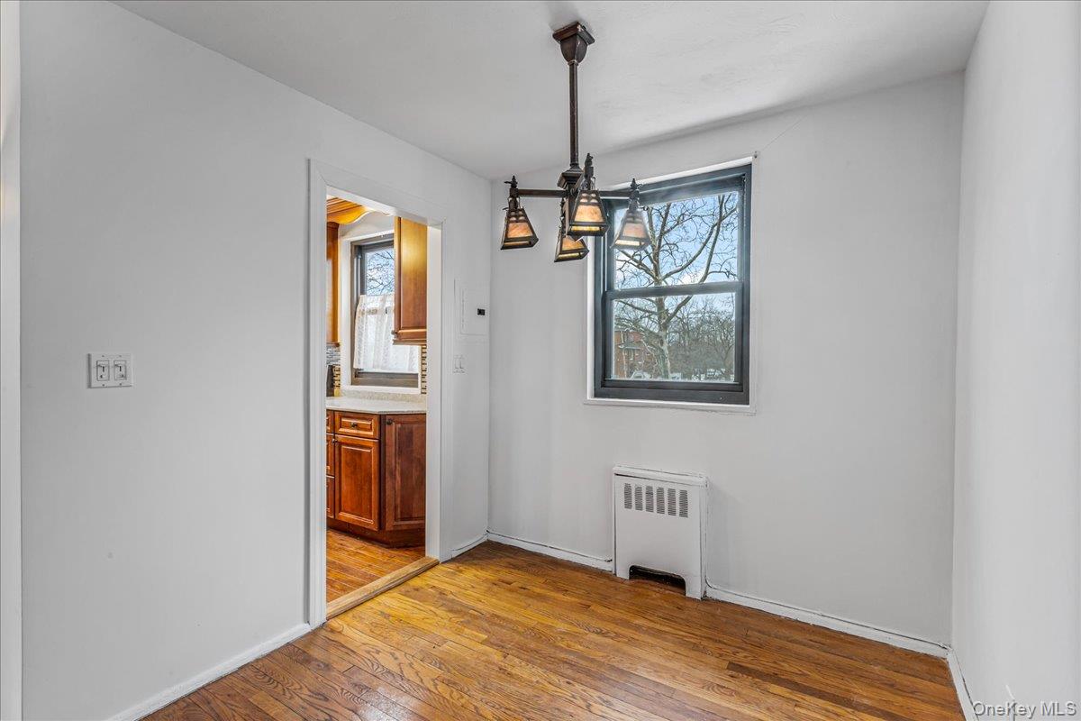 #8 photo, 19918 19th Avenue, קווינס Whitestone , NY 11357