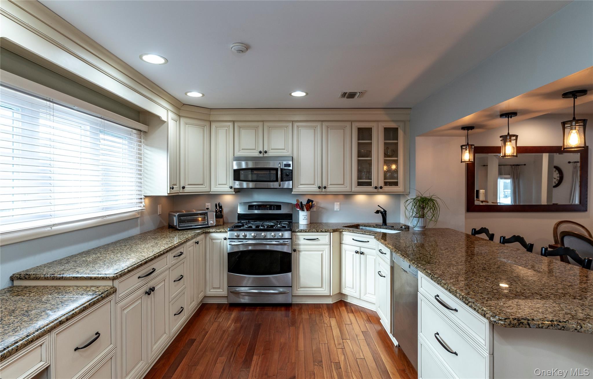 #14 photo, 97 Village Green, 紐約州 Bardonia , NY 10954