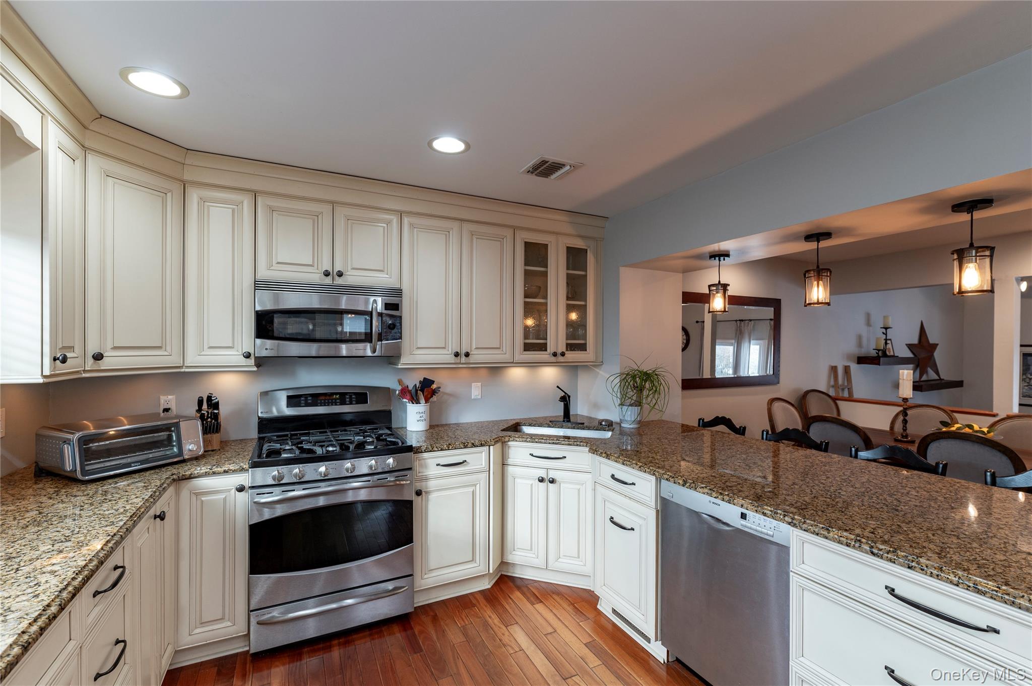 #15 photo, 97 Village Green, 紐約州 Bardonia , NY 10954