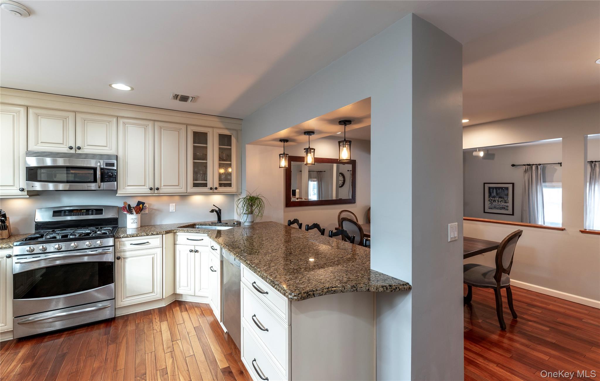 #19 photo, 97 Village Green, 紐約州 Bardonia , NY 10954