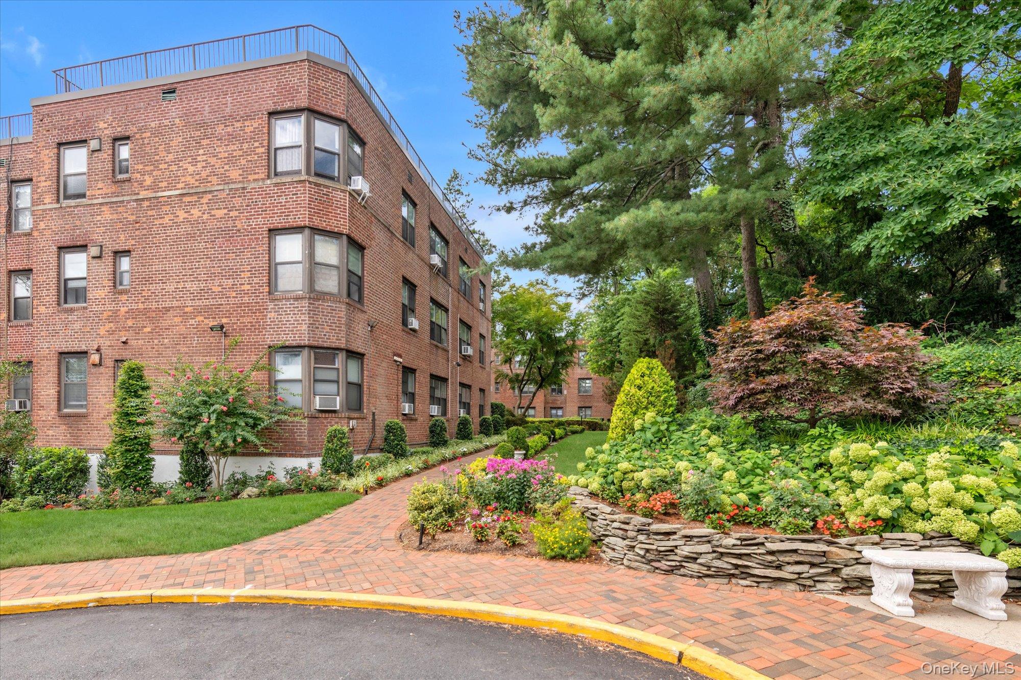 #17 photo, 2 Townhouse Place, Great Neck , NY 11021