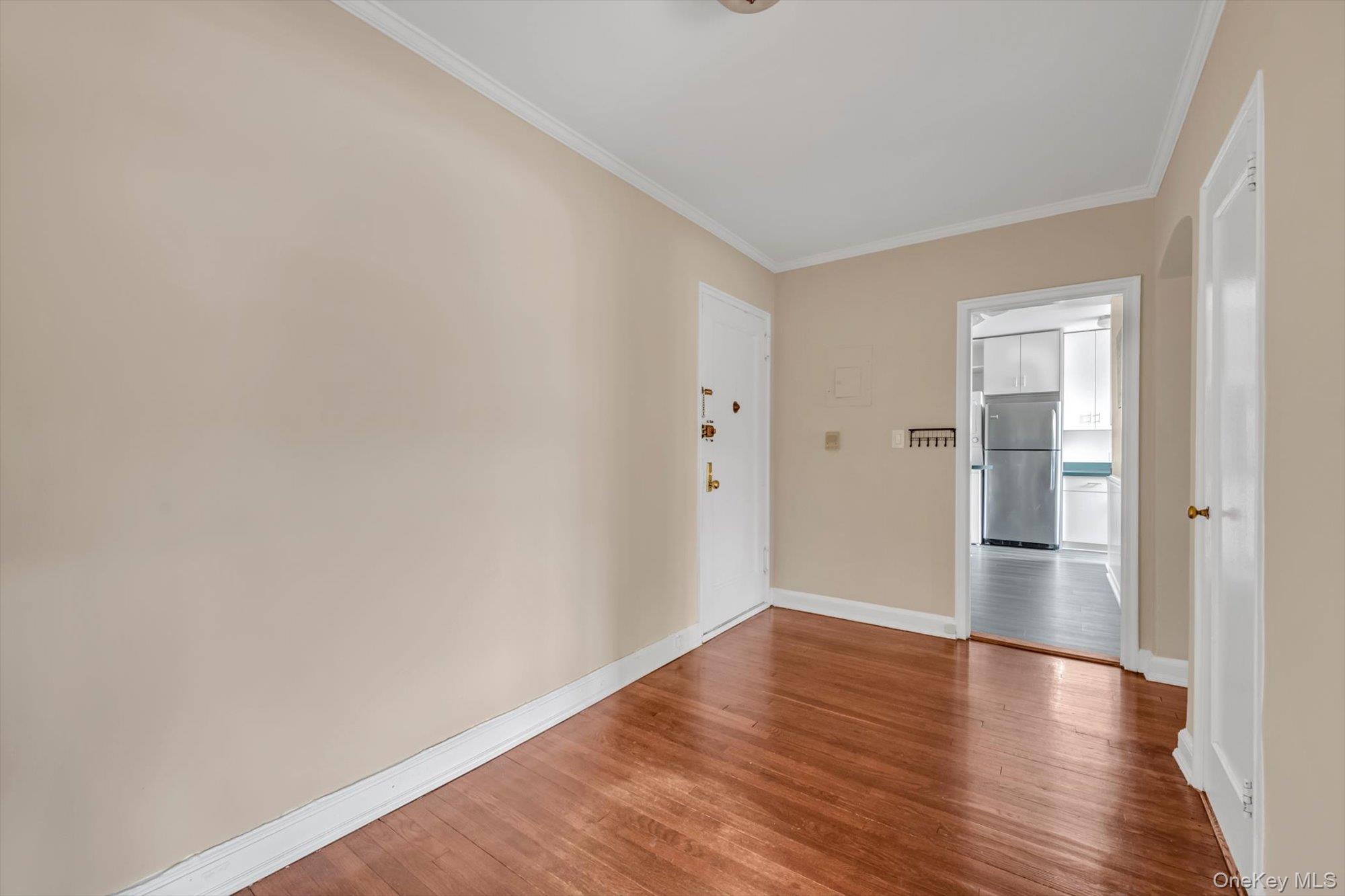 #3 photo, 2 Townhouse Place, Great Neck , NY 11021