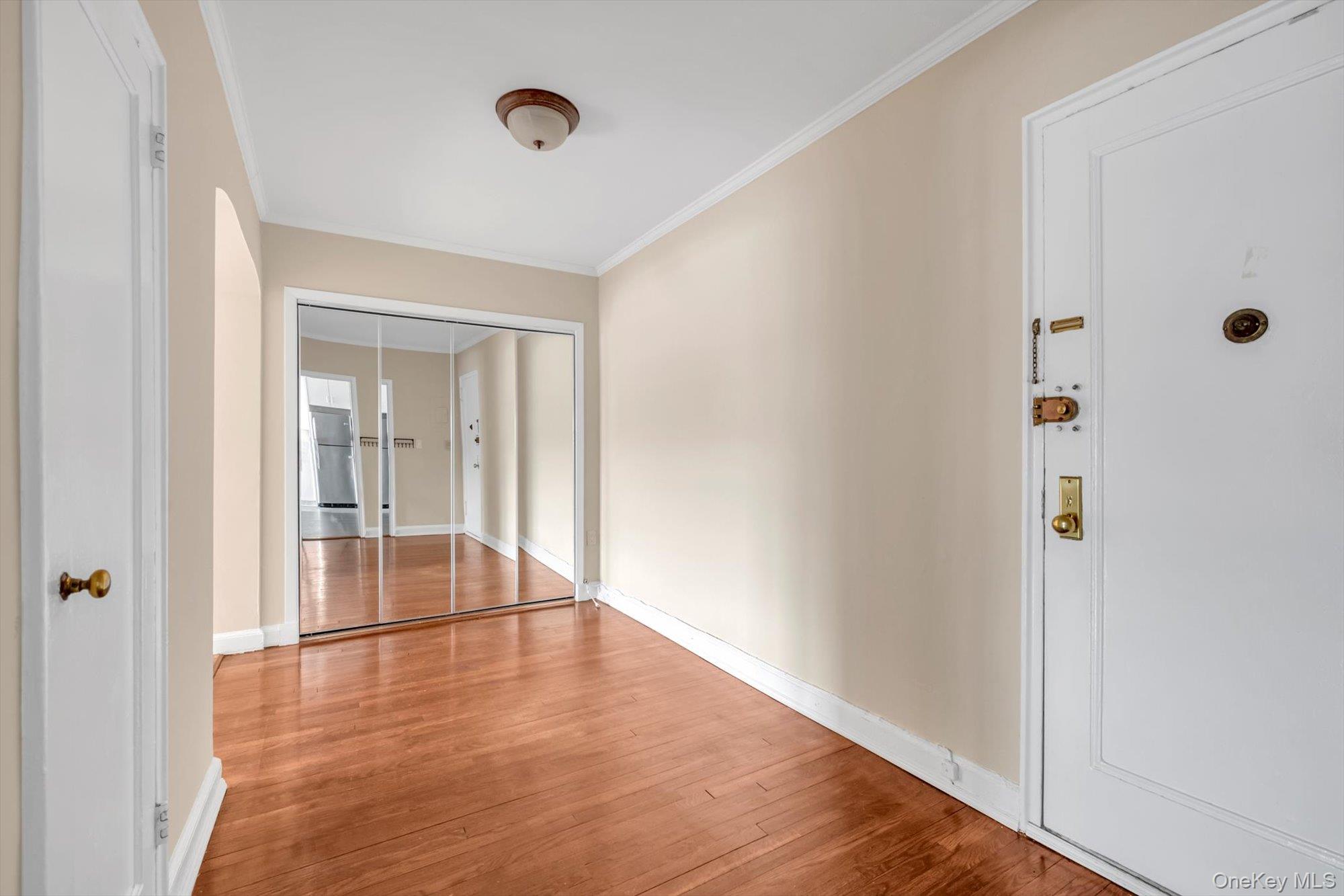 #4 photo, 2 Townhouse Place, Great Neck , NY 11021