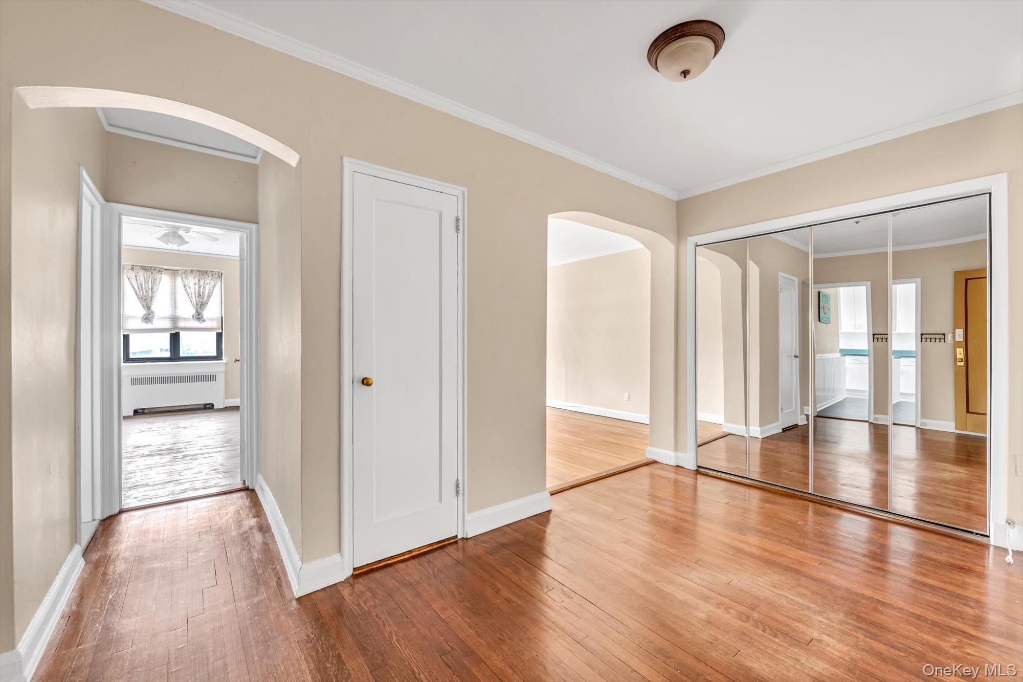 #5 photo, 2 Townhouse Place, Great Neck , NY 11021