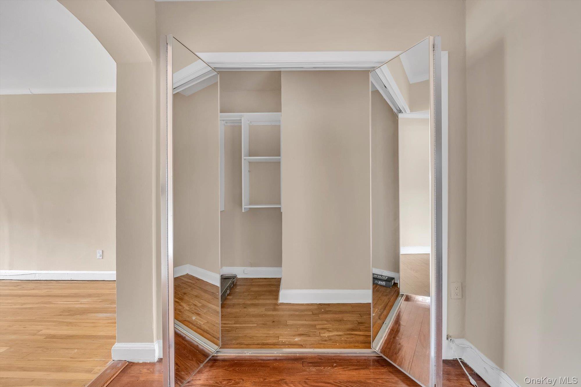 #6 photo, 2 Townhouse Place, Great Neck , NY 11021