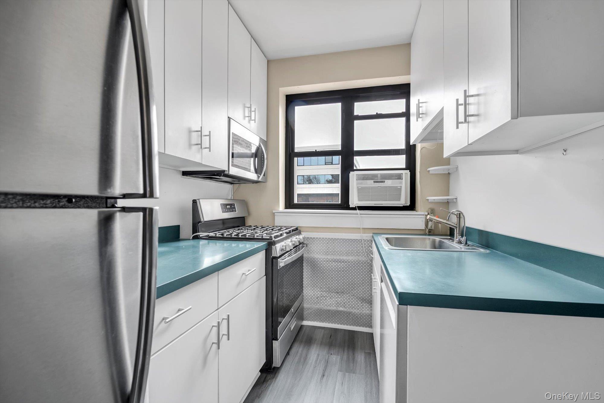 #7 photo, 2 Townhouse Place, Great Neck , NY 11021