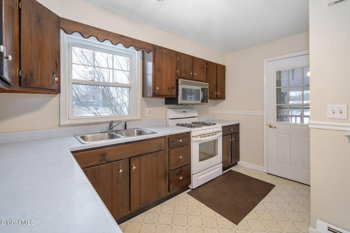 #16 photo, 42 Currey Avenue, 紐約州 Bethlehem , NY 12158