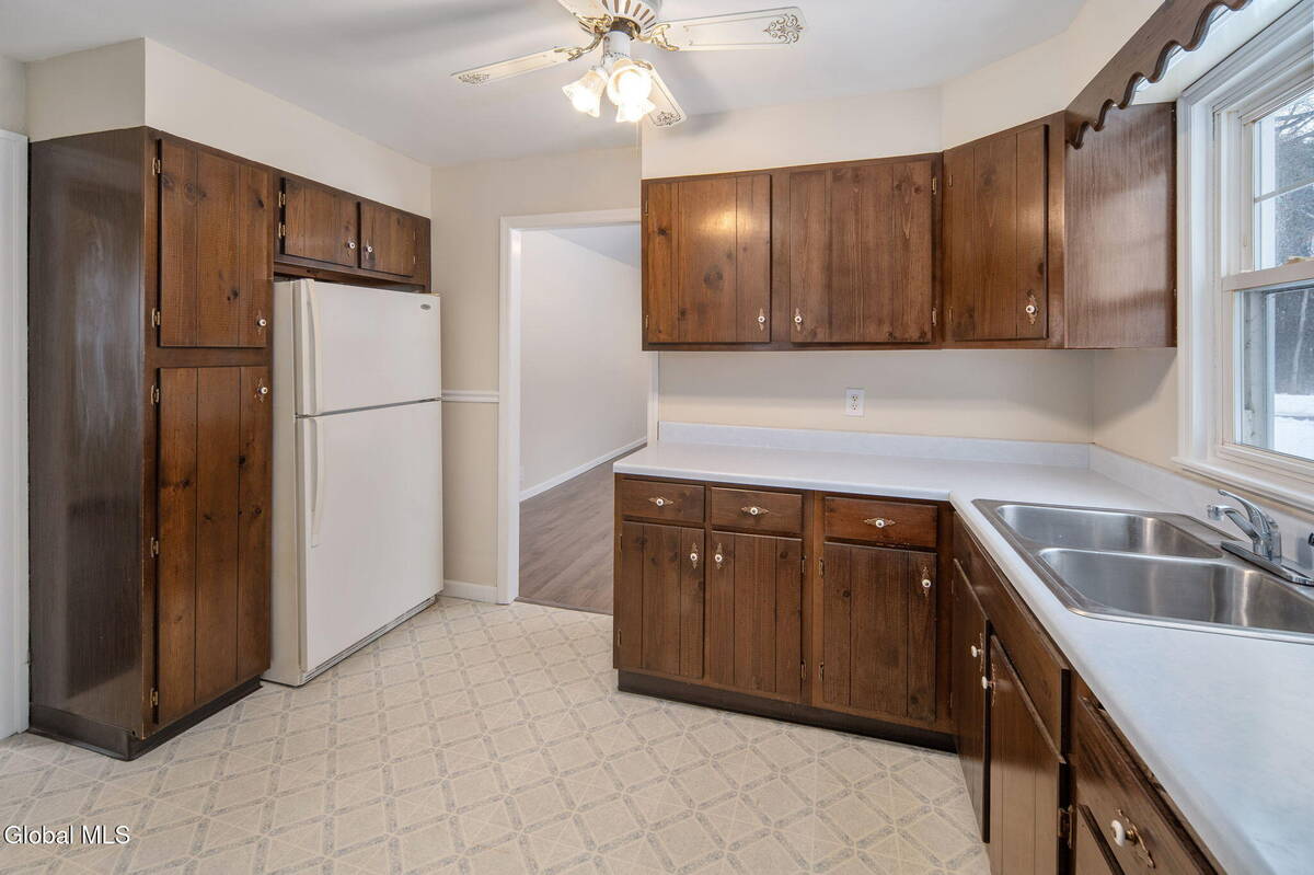 #19 photo, 42 Currey Avenue, 紐約州 Bethlehem , NY 12158