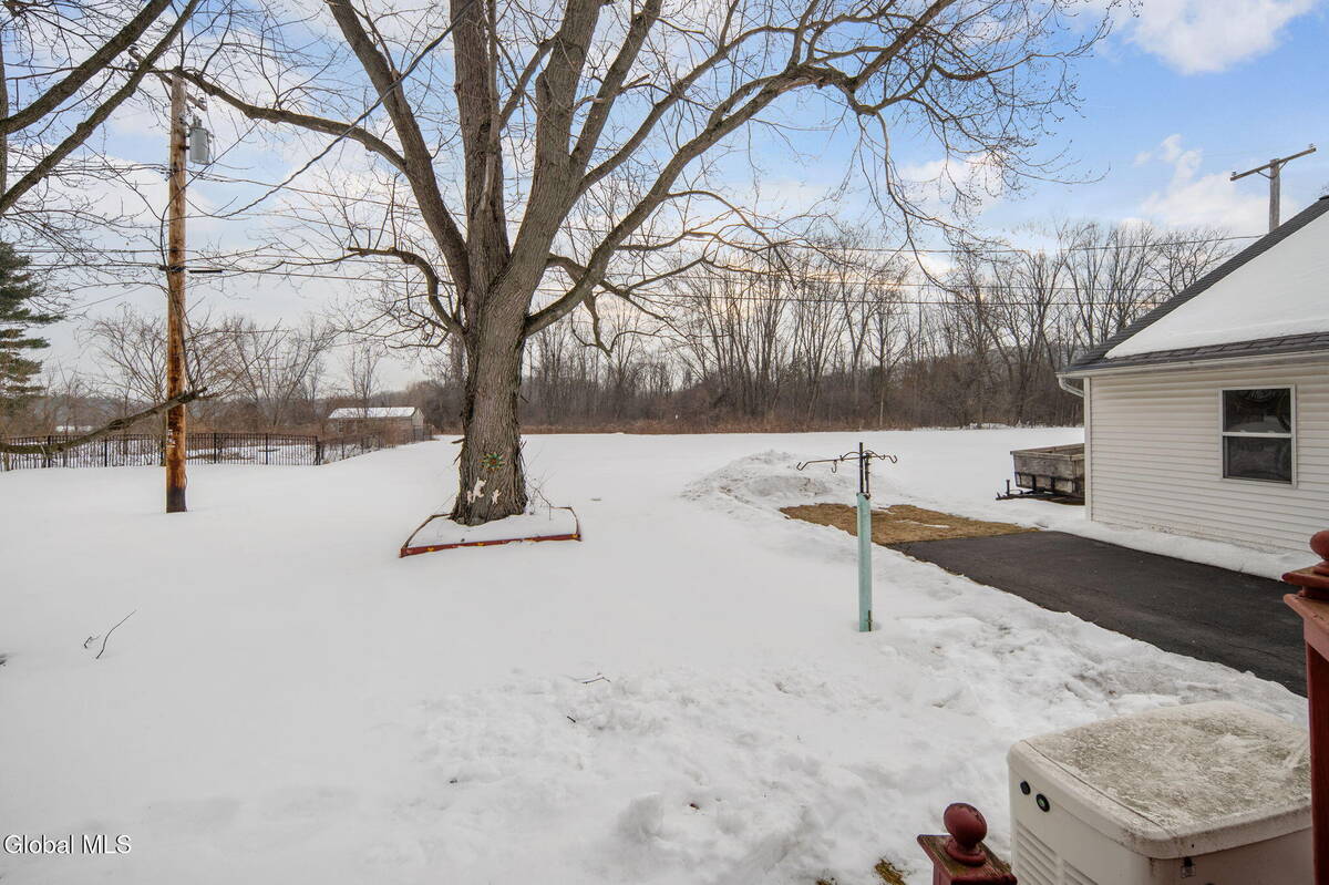 #27 photo, 42 Currey Avenue, 紐約州 Bethlehem , NY 12158