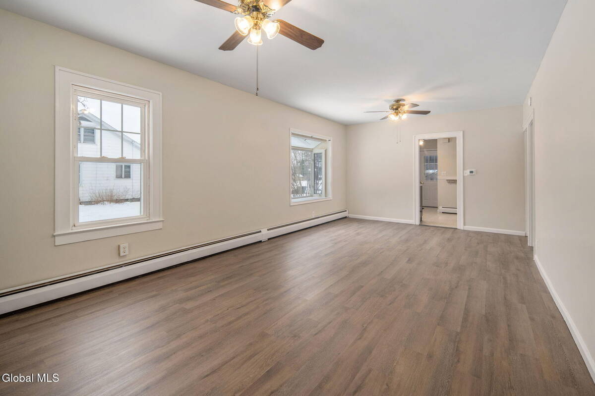 #6 photo, 42 Currey Avenue, 紐約州 Bethlehem , NY 12158