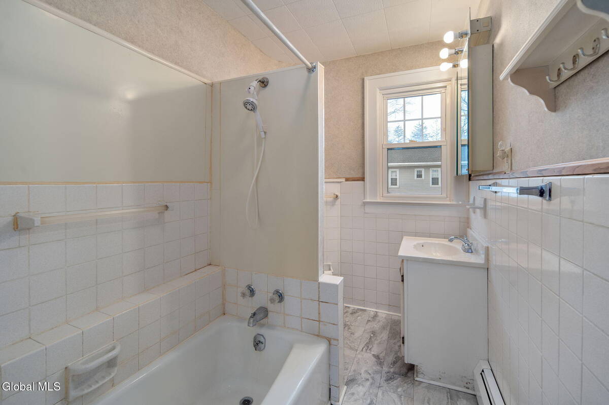 #9 photo, 42 Currey Avenue, 紐約州 Bethlehem , NY 12158