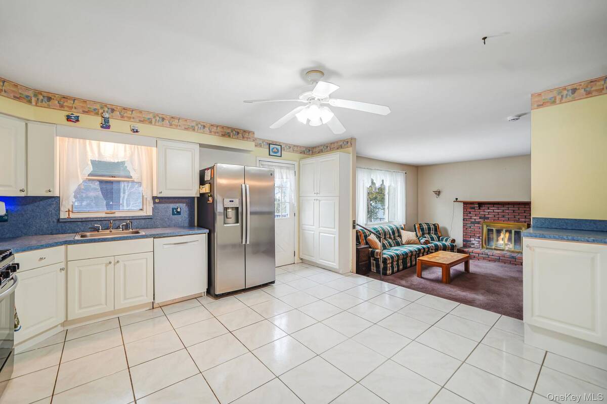 #10 photo, 6 Noahs Path, Rocky Point , NY 11778