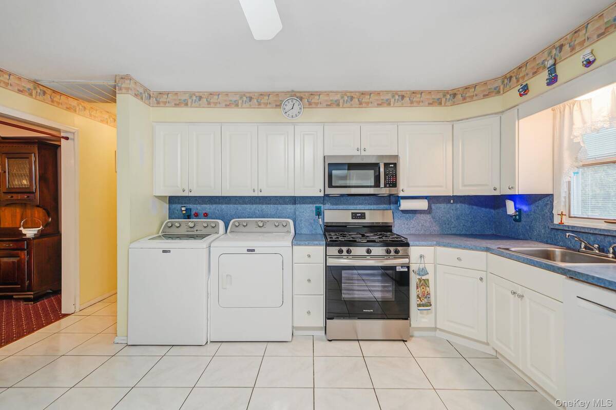 #12 photo, 6 Noahs Path, Rocky Point , NY 11778