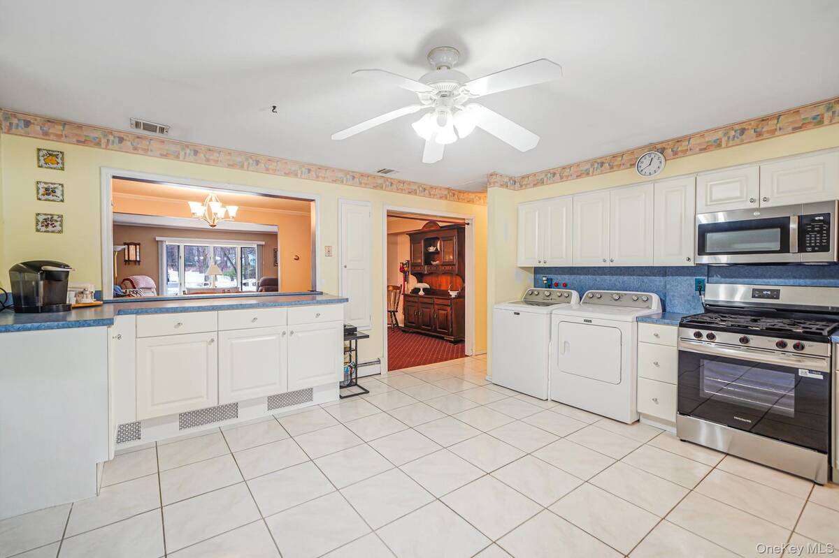 #13 photo, 6 Noahs Path, Rocky Point , NY 11778