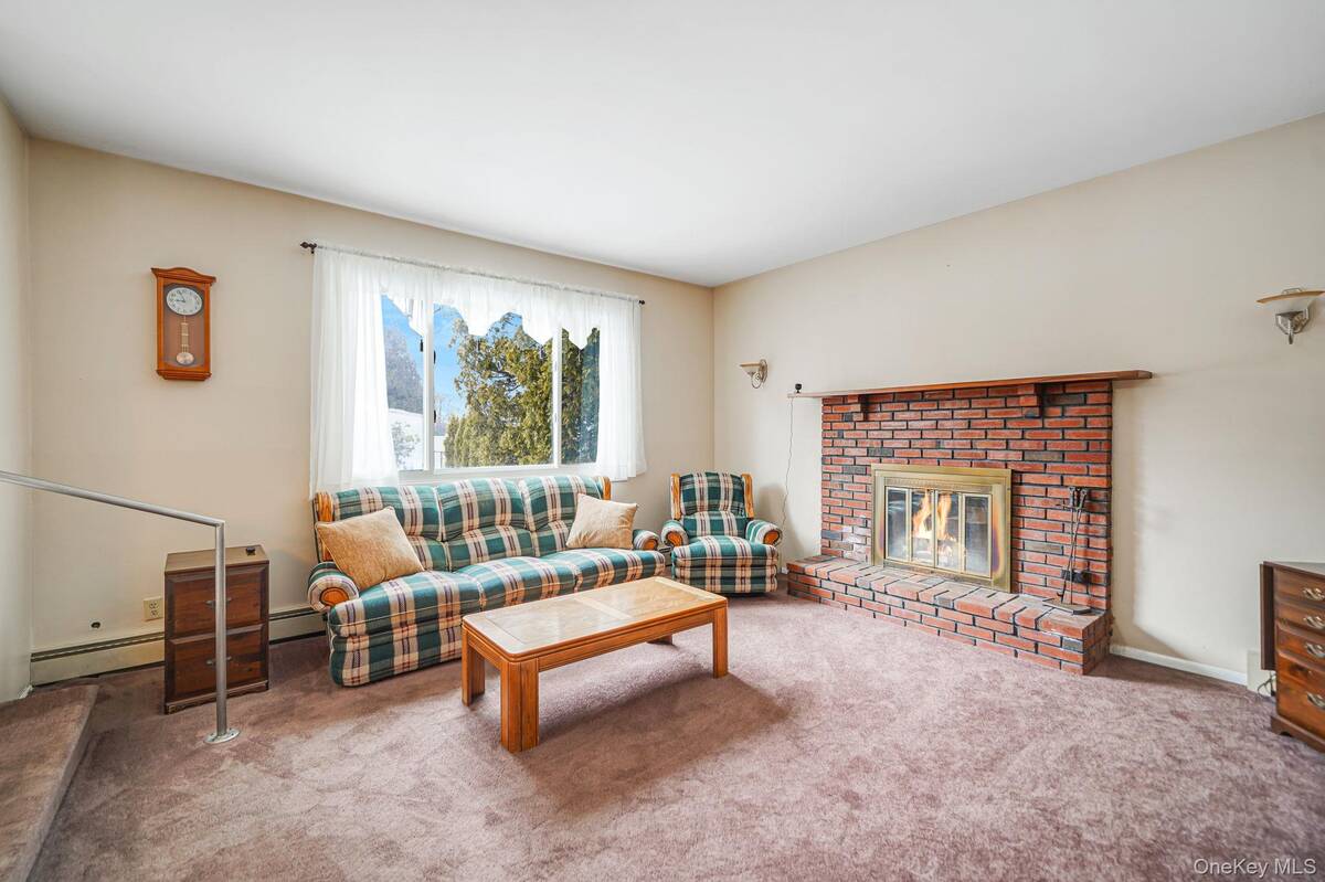 #15 photo, 6 Noahs Path, Rocky Point , NY 11778