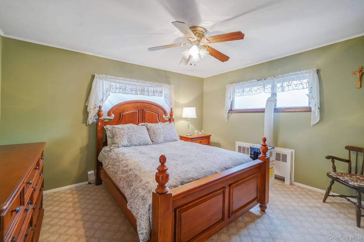 #18 photo, 6 Noahs Path, Rocky Point , NY 11778