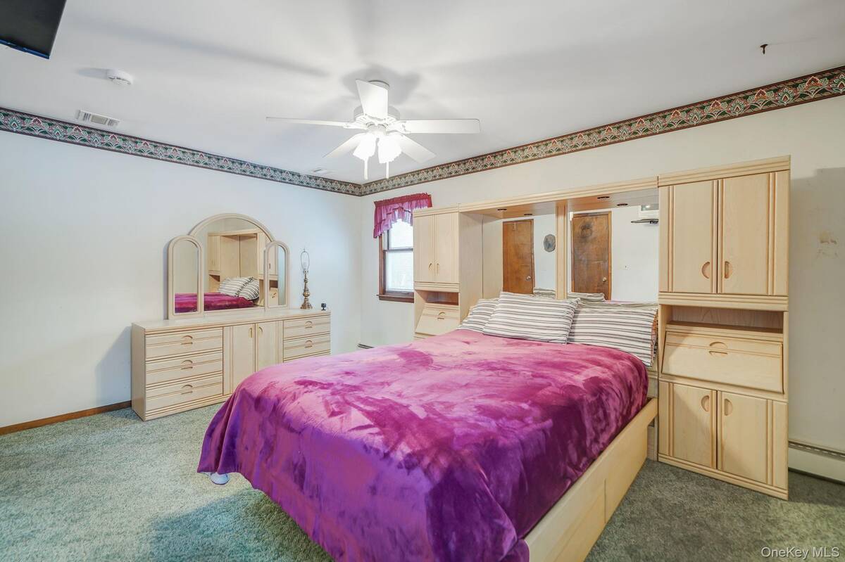 #20 photo, 6 Noahs Path, Rocky Point , NY 11778