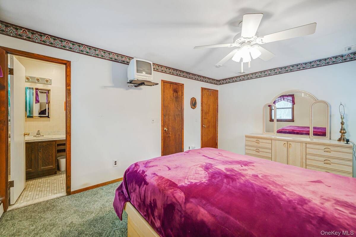 #21 photo, 6 Noahs Path, Rocky Point , NY 11778