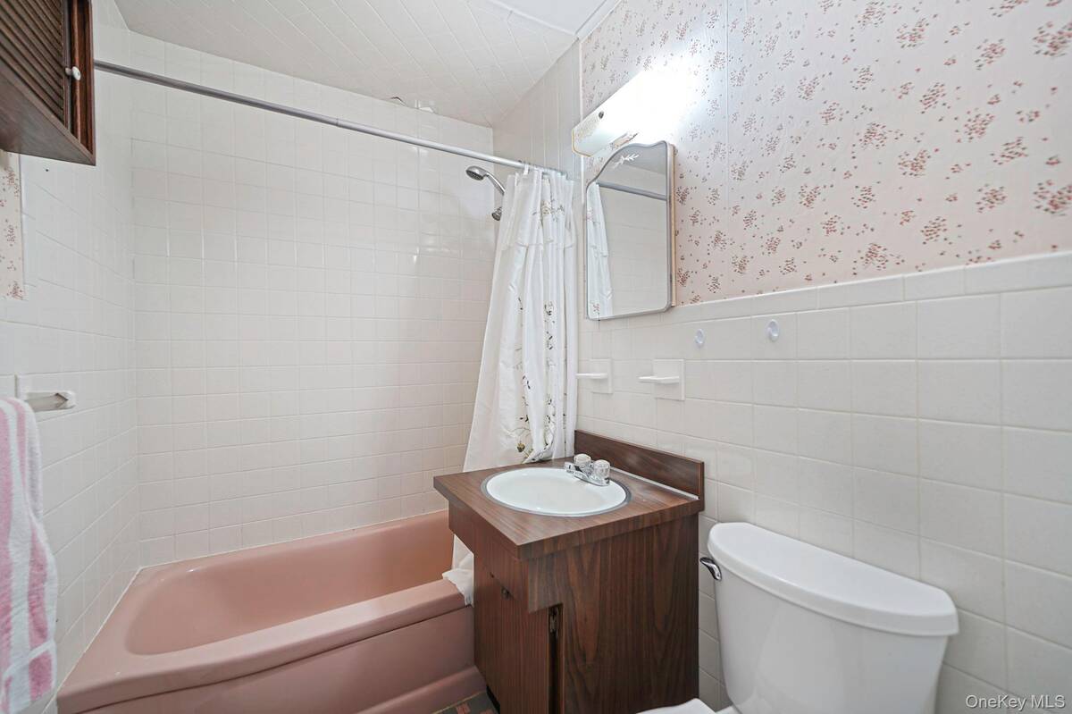 #23 photo, 6 Noahs Path, Rocky Point , NY 11778