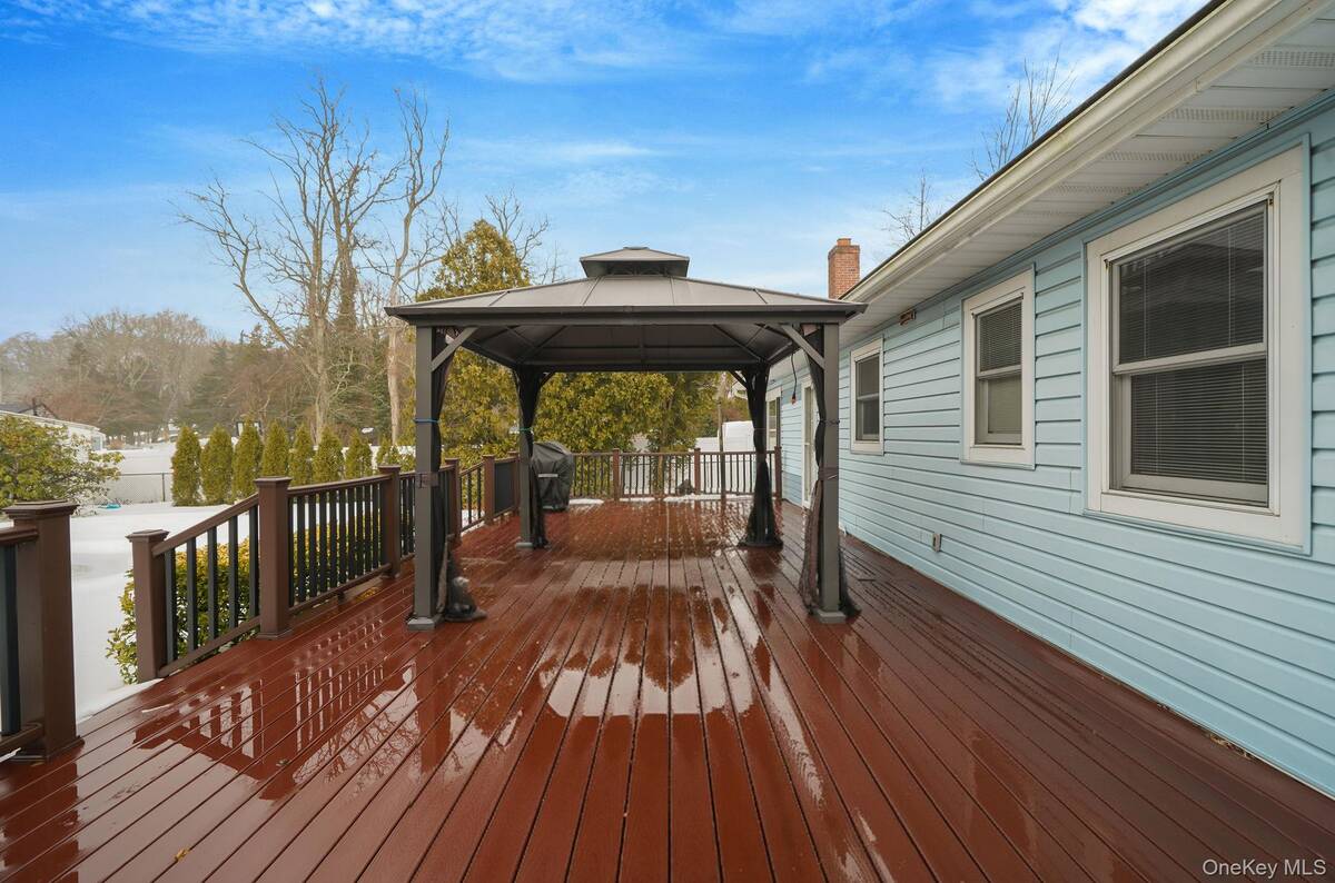 #31 photo, 6 Noahs Path, Rocky Point , NY 11778