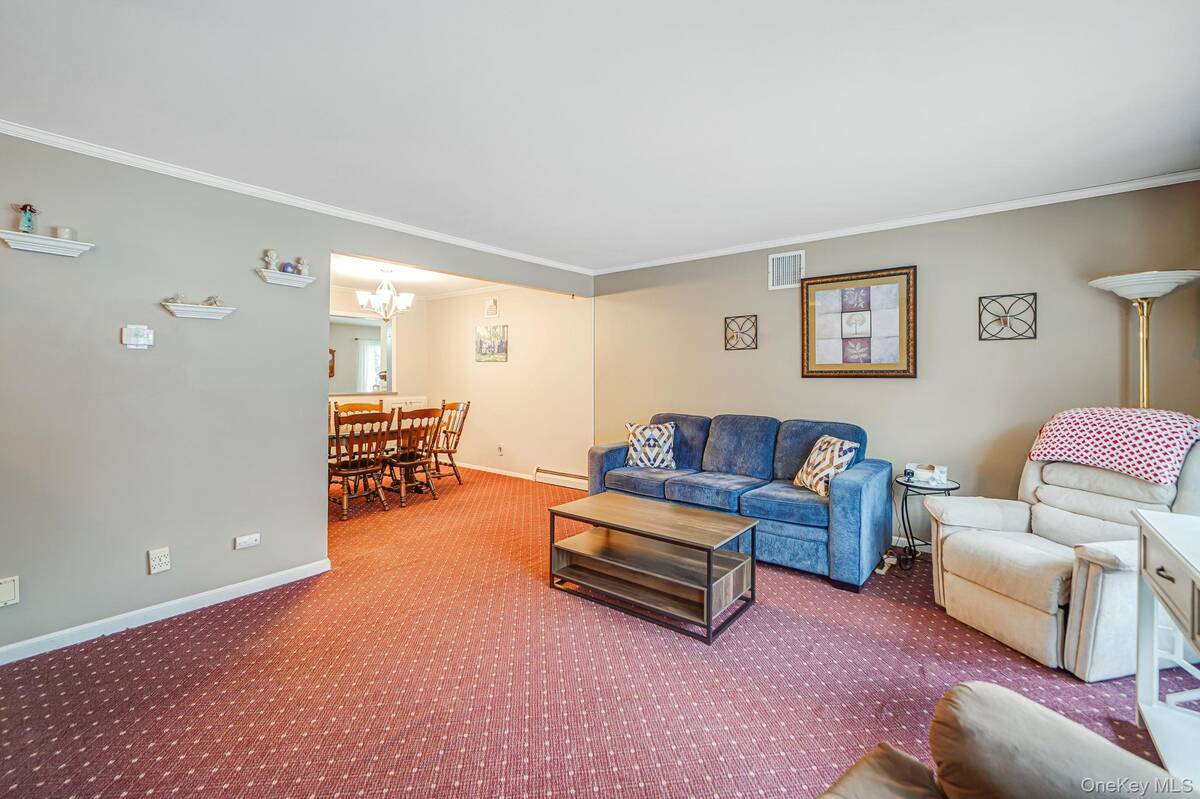 #7 photo, 6 Noahs Path, Rocky Point , NY 11778