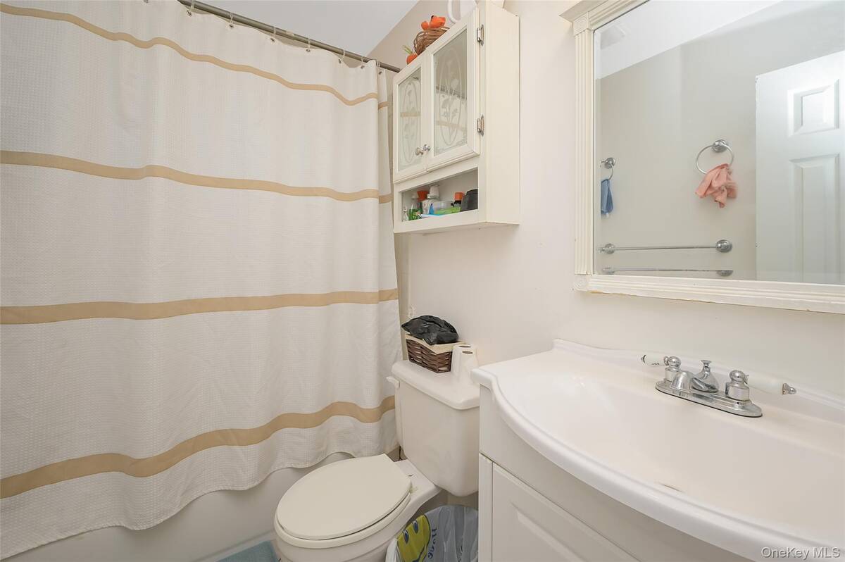 #18 photo, 2 Cherry Street, מחוז סאפוק Central Islip , NY 11722