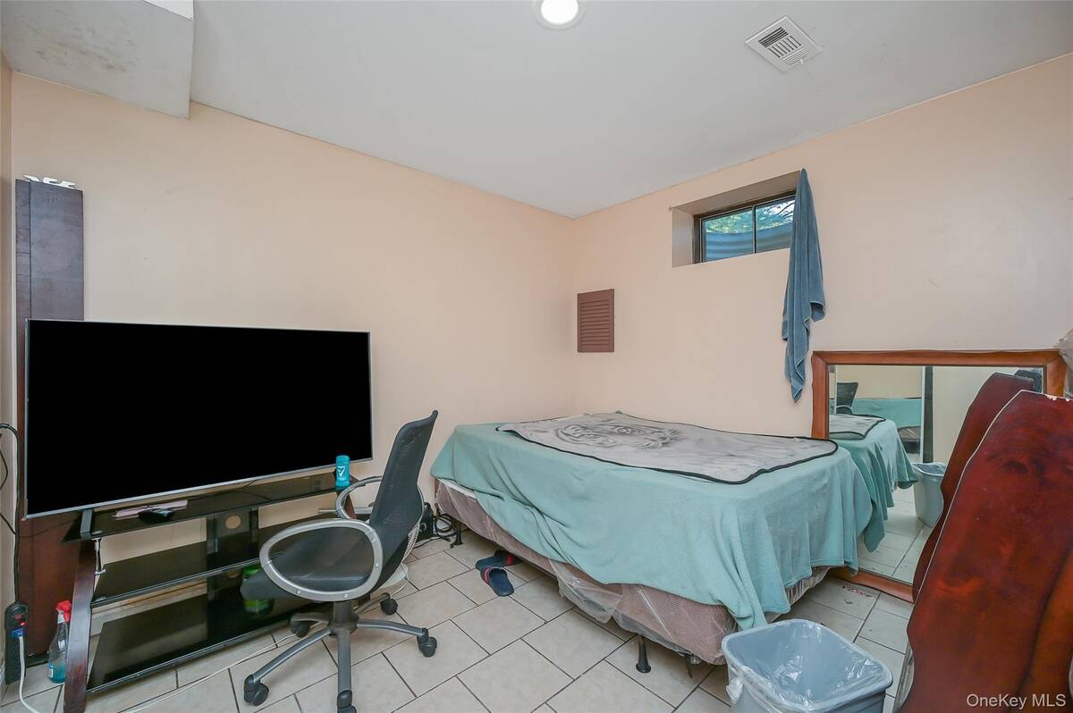 #19 photo, 2 Cherry Street, מחוז סאפוק Central Islip , NY 11722