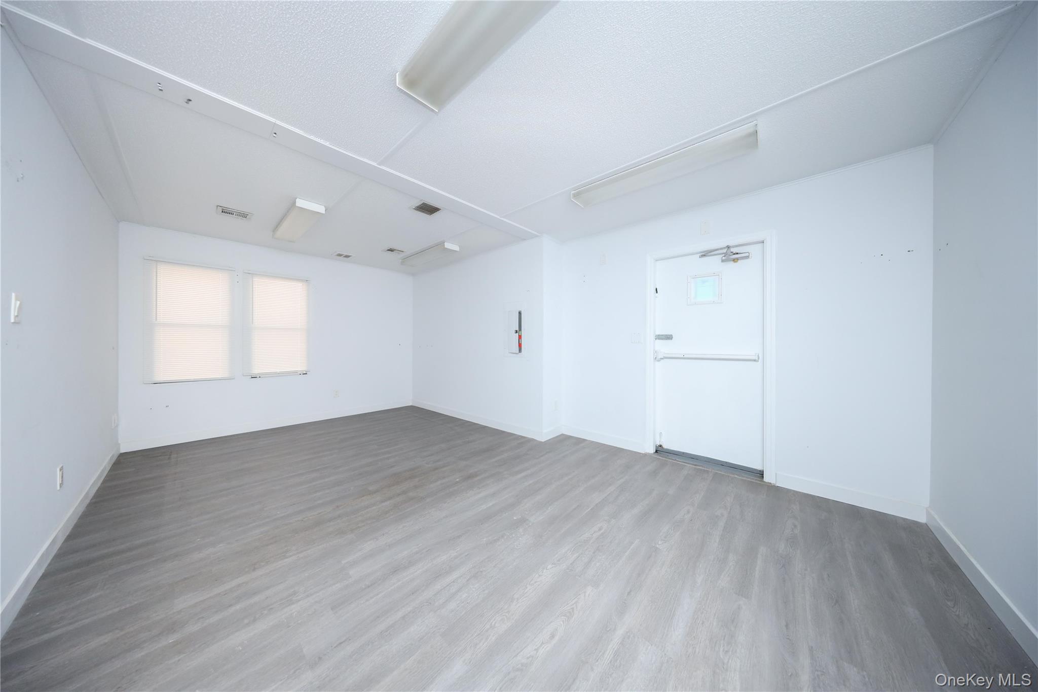 #20 photo, 343 Sand Lane, Статен-Айленд ‖ Staten Island , NY 10305