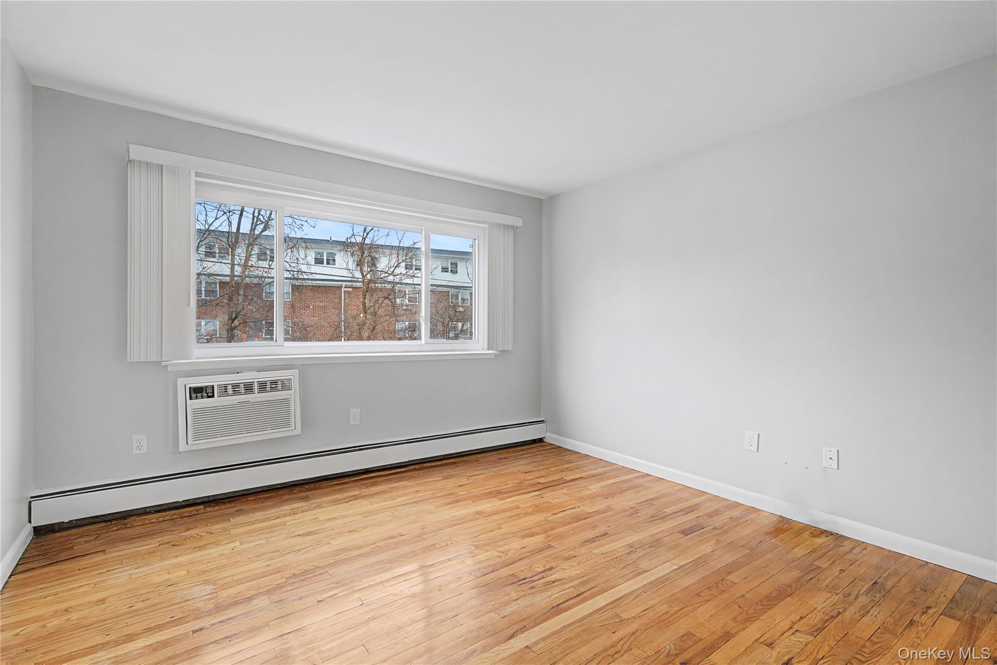 #10 photo, 810 Blooming Grove Turnpike, 紐約州 New Windsor , NY 12553