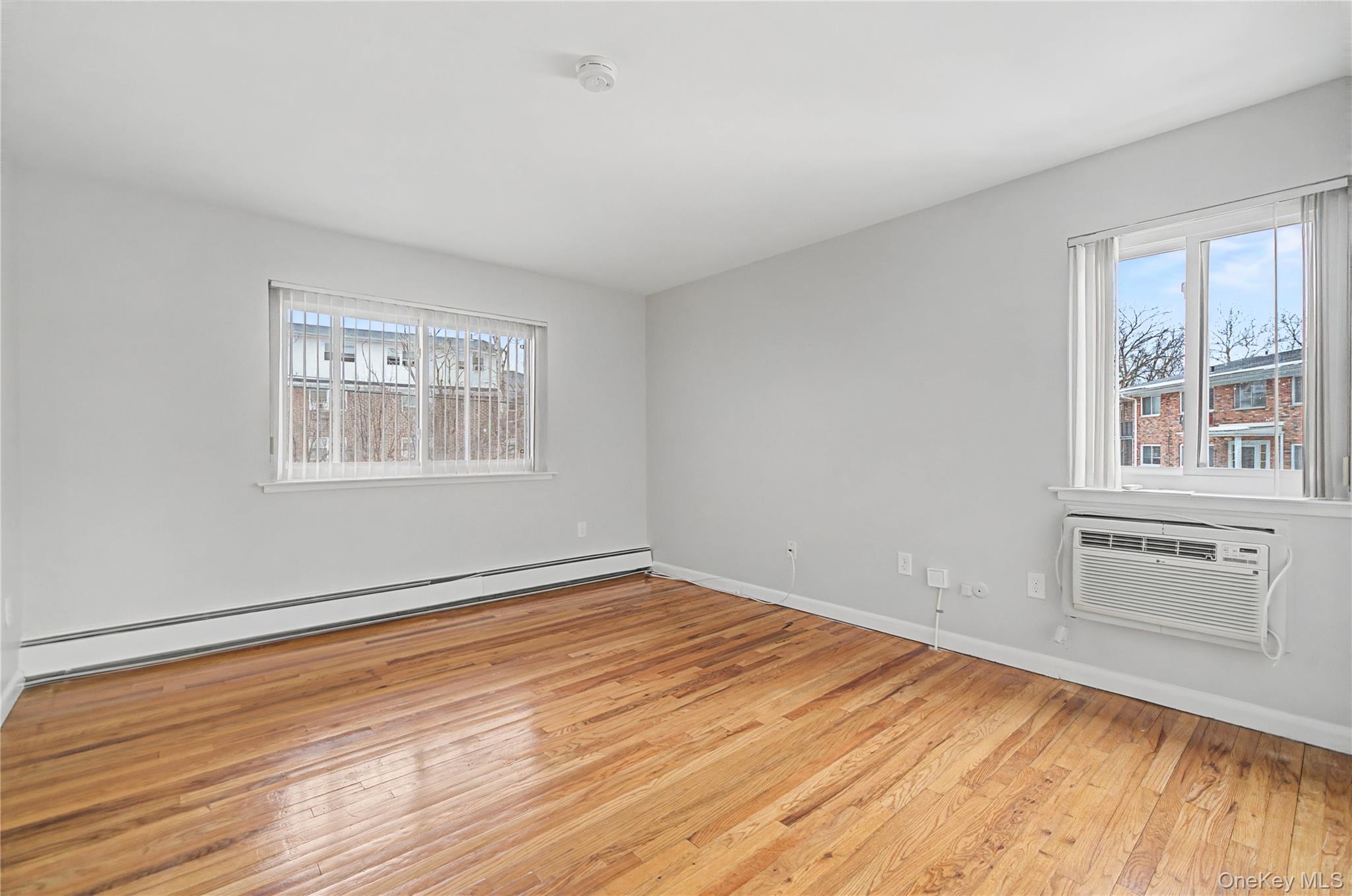 #16 photo, 810 Blooming Grove Turnpike, 紐約州 New Windsor , NY 12553