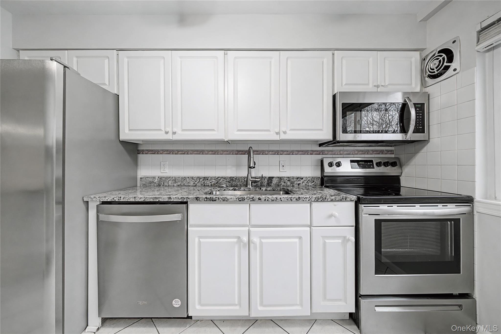 #5 photo, 810 Blooming Grove Turnpike, 紐約州 New Windsor , NY 12553