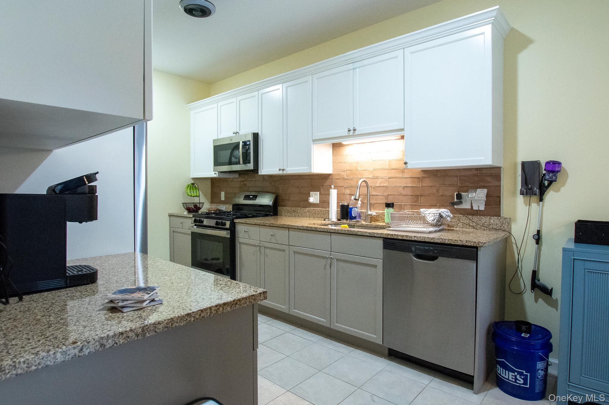 #13 photo, 21 Greentree Court, सफ़ोक काउंटी Shirley , NY 11967