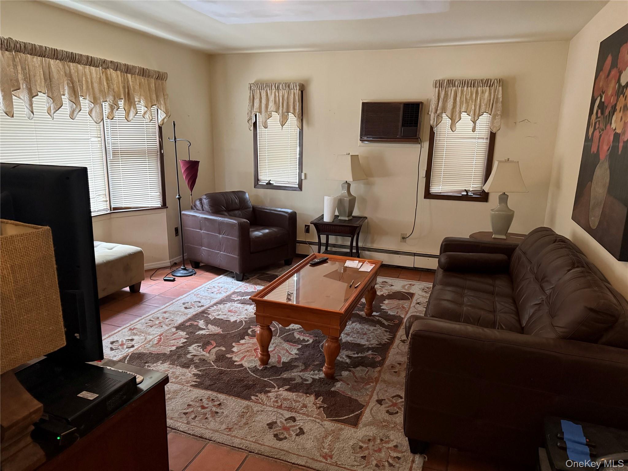 #4 photo, 31 Prince Street, New Hyde Park , NY 11040