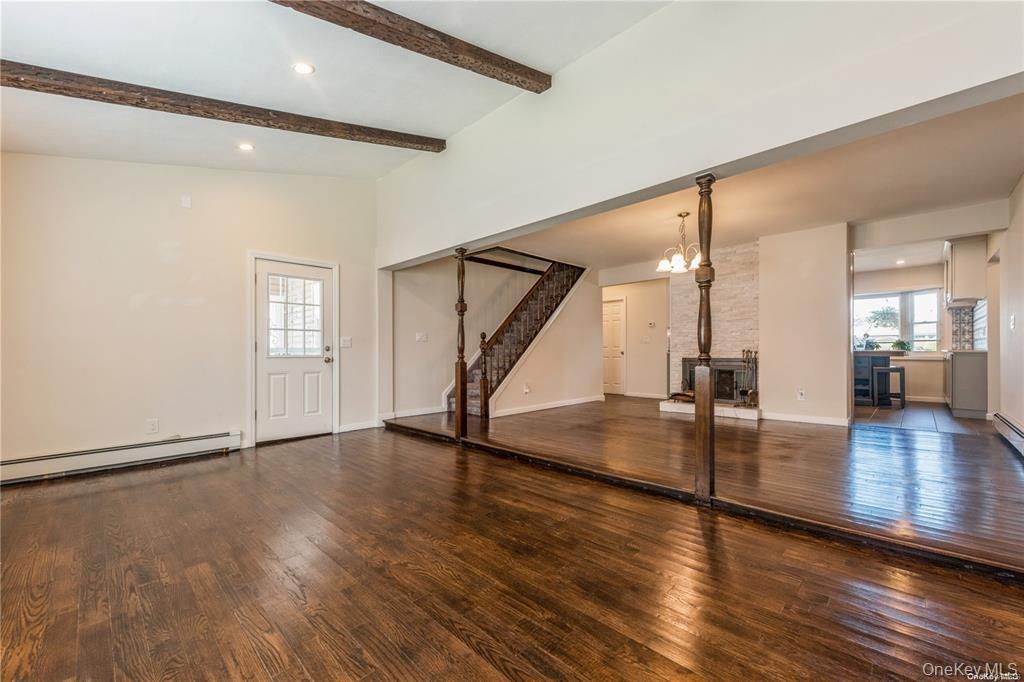 #11 photo, 36 Robin Lane, 롱 아일랜드 Levittown , NY 11756