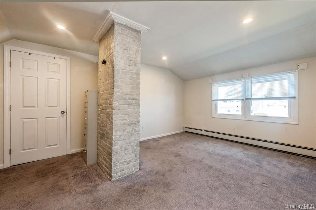 #17 photo, 36 Robin Lane, 롱 아일랜드 Levittown , NY 11756