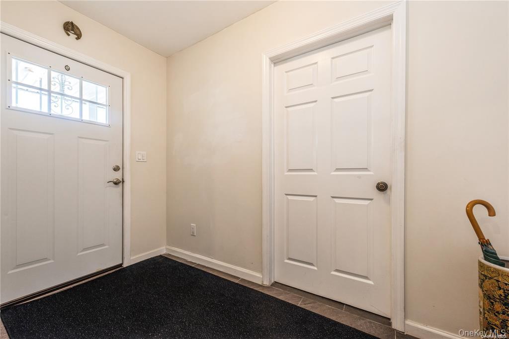 #18 photo, 36 Robin Lane, 롱 아일랜드 Levittown , NY 11756