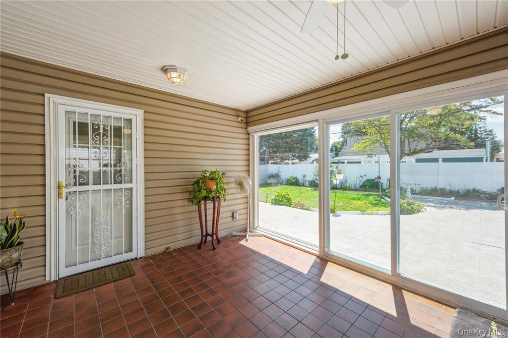 #20 photo, 36 Robin Lane, 롱 아일랜드 Levittown , NY 11756