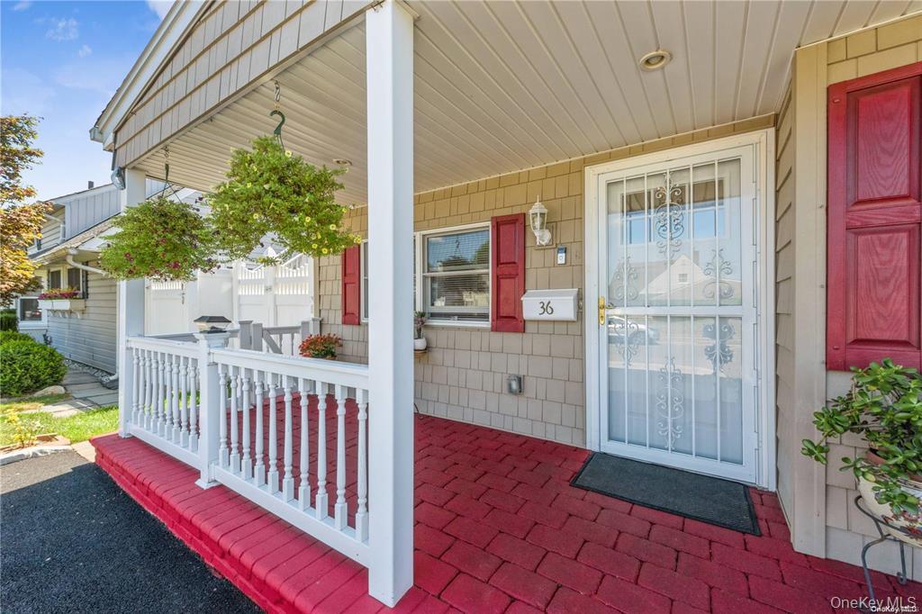 #3 photo, 36 Robin Lane, 롱 아일랜드 Levittown , NY 11756