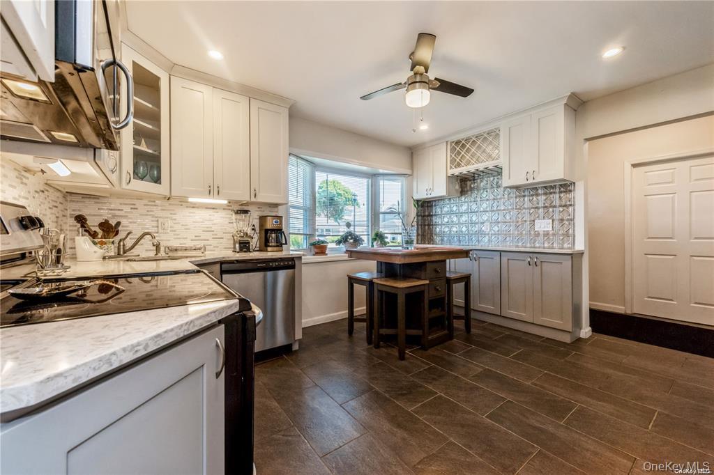 #5 photo, 36 Robin Lane, 롱 아일랜드 Levittown , NY 11756