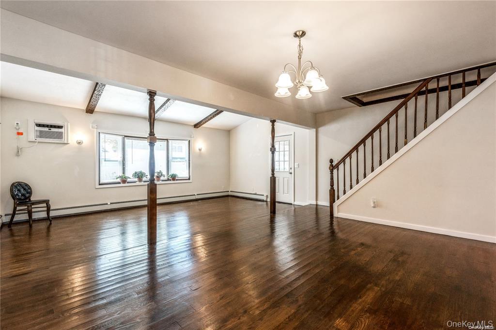 #8 photo, 36 Robin Lane, 롱 아일랜드 Levittown , NY 11756