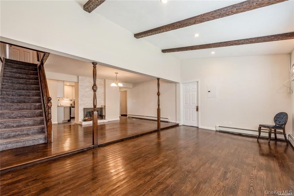 #9 photo, 36 Robin Lane, 롱 아일랜드 Levittown , NY 11756