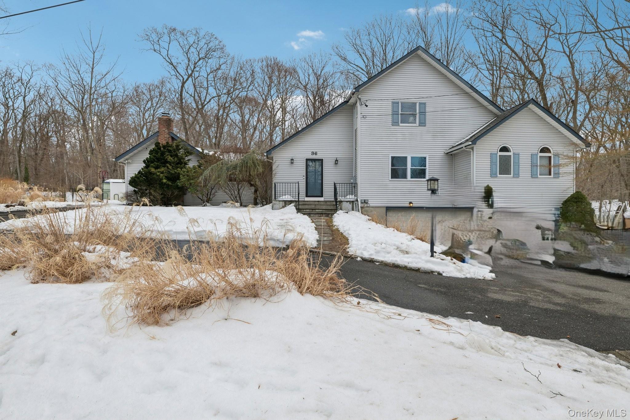 #1 photo, 36 Locust Avenue, सफ़ोक काउंटी Miller Place , NY 11764