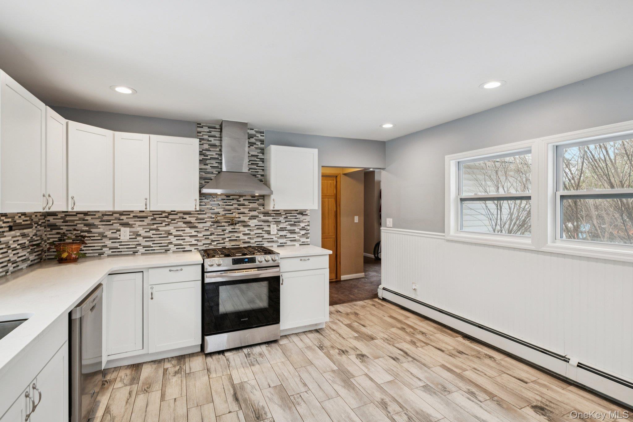 #11 photo, 36 Locust Avenue, सफ़ोक काउंटी Miller Place , NY 11764