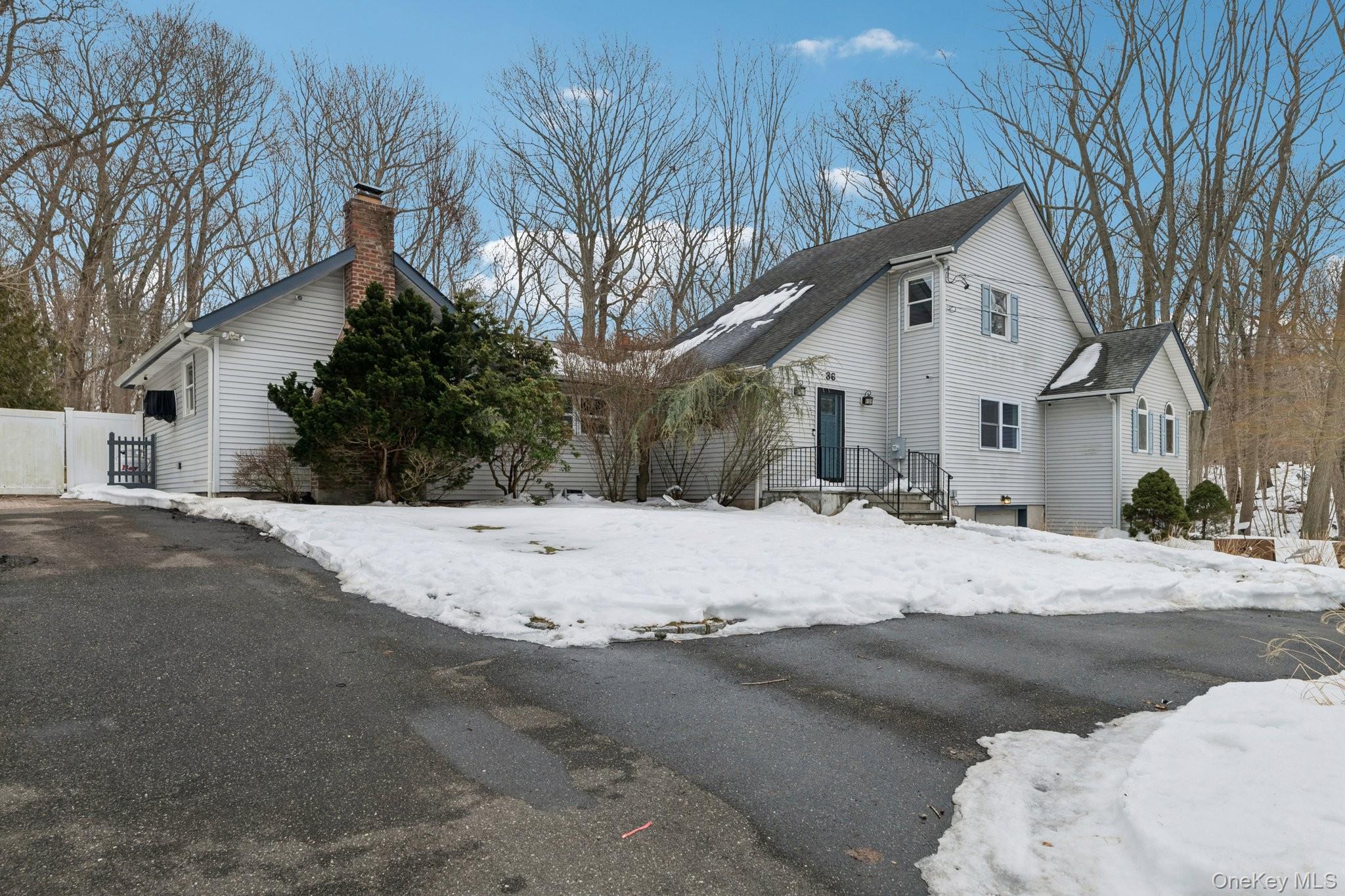 #2 photo, 36 Locust Avenue, सफ़ोक काउंटी Miller Place , NY 11764