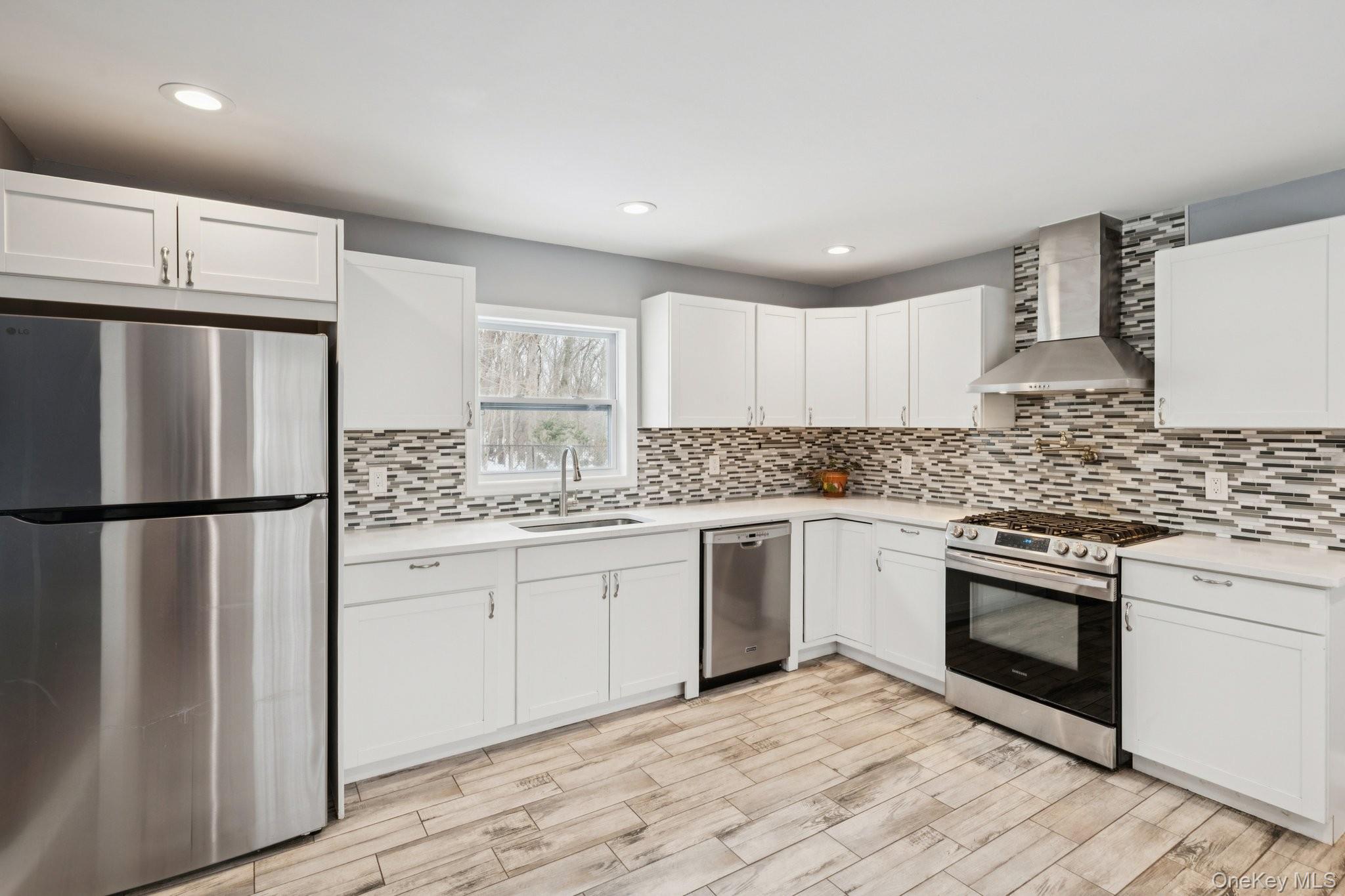 #7 photo, 36 Locust Avenue, सफ़ोक काउंटी Miller Place , NY 11764