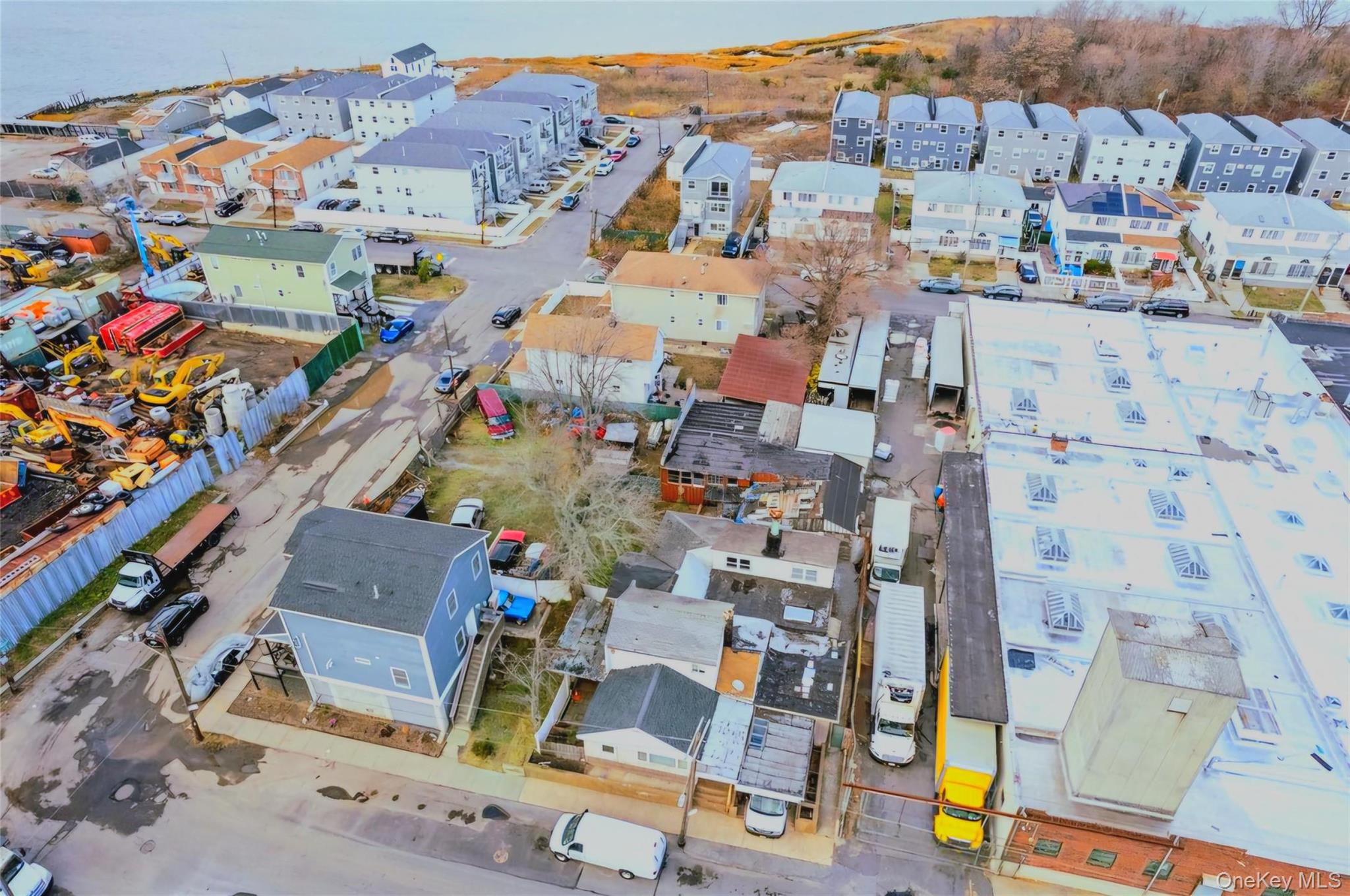 #3 photo, 72-50 Burchell Avenue, कुईंस Arverne , NY 11692