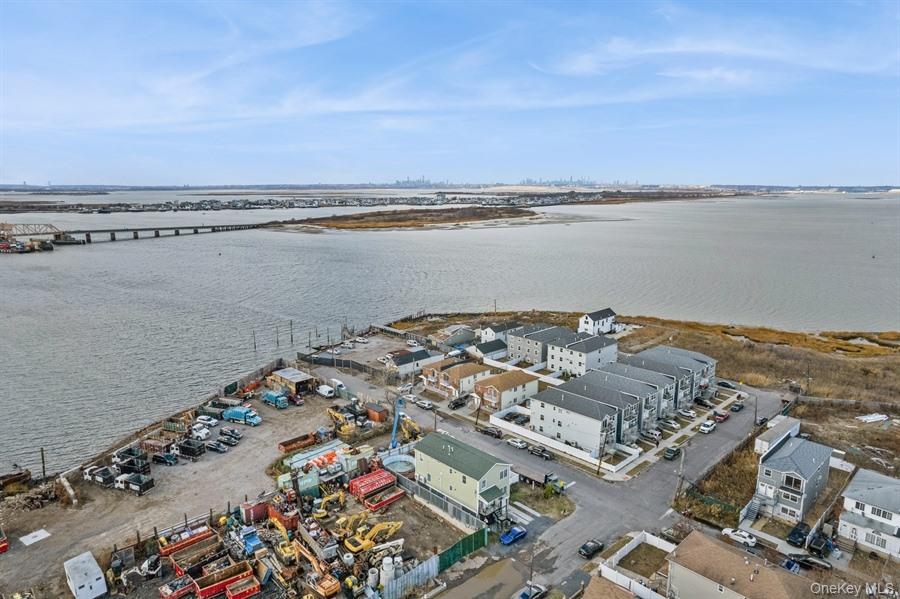 #4 photo, 72-50 Burchell Avenue, कुईंस Arverne , NY 11692