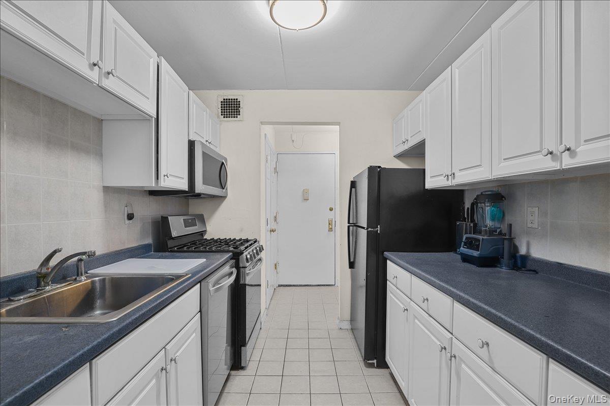 #5 photo, 200 Diplomat Drive, Mount Kisco , NY 10549