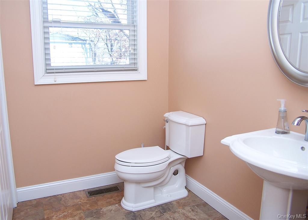 #12 photo, 100 Lake Promenade, 東長島 Ronkonkoma , NY 11779